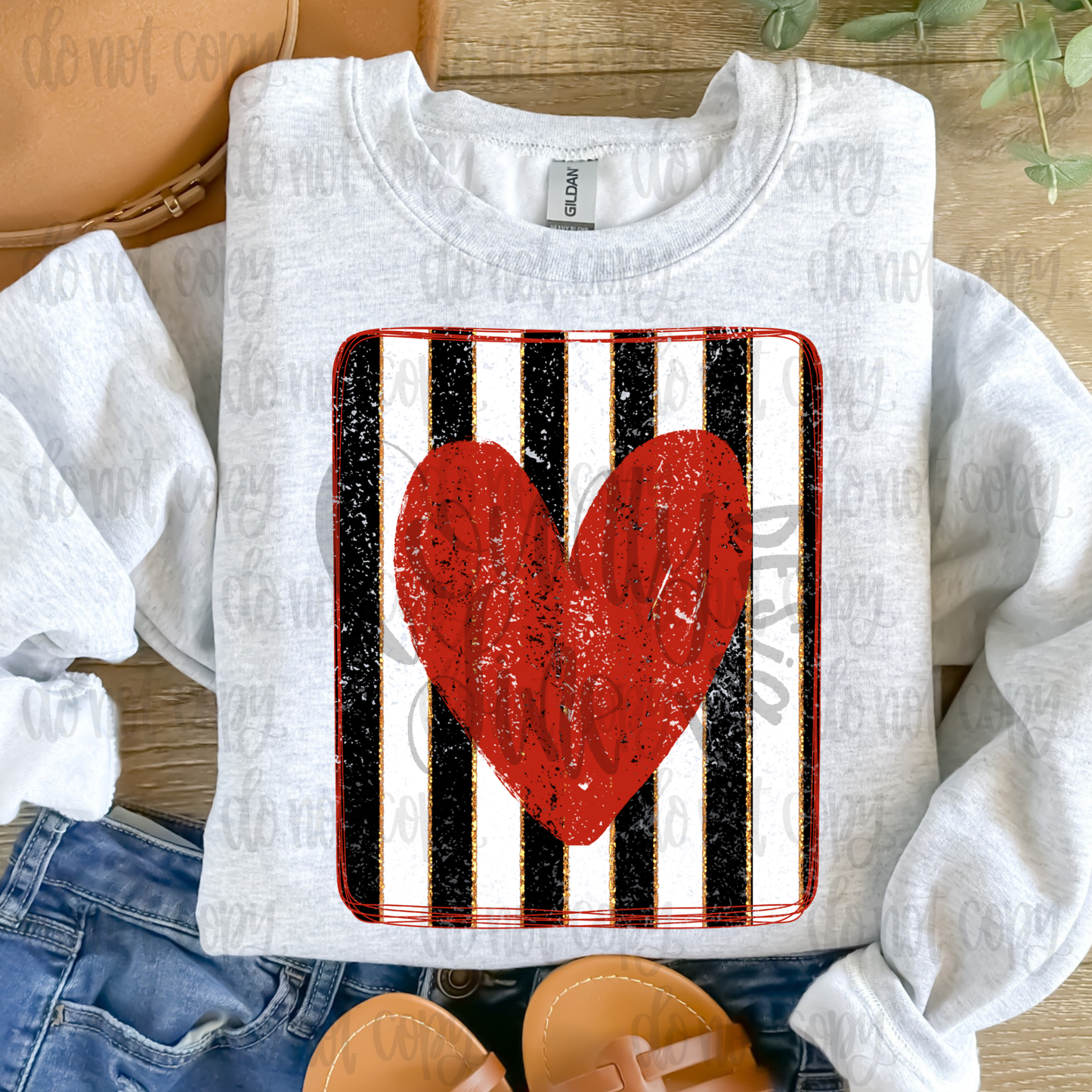 Red Distressed Heart Black/White Frame PNG