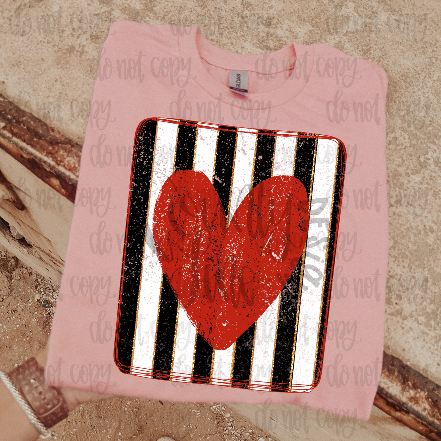 Red Distressed Heart Black/White Frame PNG